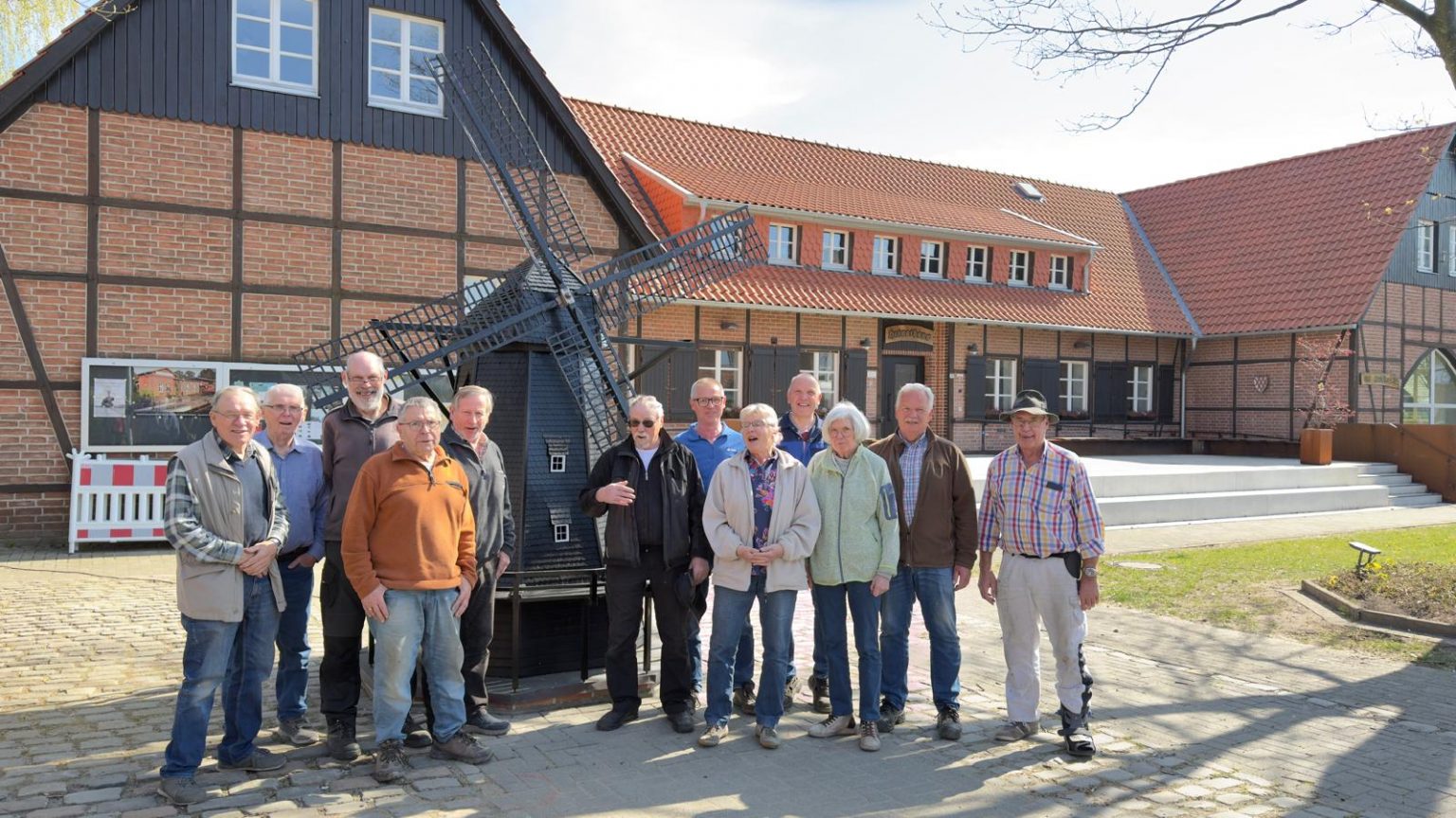 Dienstagsgruppe hat Windmühle renoviert